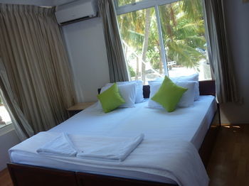 Batuta Maldives Surf View Hotell Thulusdhoo Eksteriør bilde